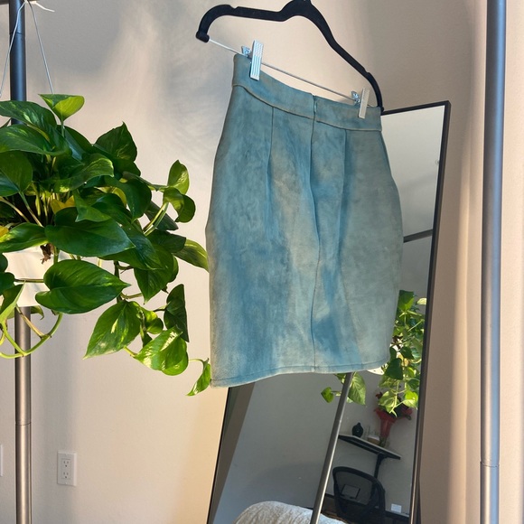 Olive green suede miniskirt with trendy & cute cross ties on the front. - Picture 3 of 5